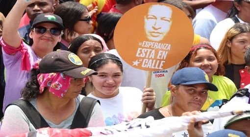 Pueblo venezolano acompaña al presidente Maduro a inscribir su candidatura