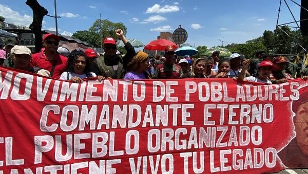Jóvenes, trabajadores, militares de la Fuerza Armada Nacional Bolivariana (FANB) e integrantes de la Milicia Bolivariana, participaron masivamente en los actos por el Día de la Dignidad Nacional.