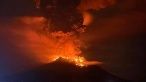 Indonesia alberga más de 400 volcanes, de los cuales al menos 129 permanecen activos y 65 son considerados peligrosos. 