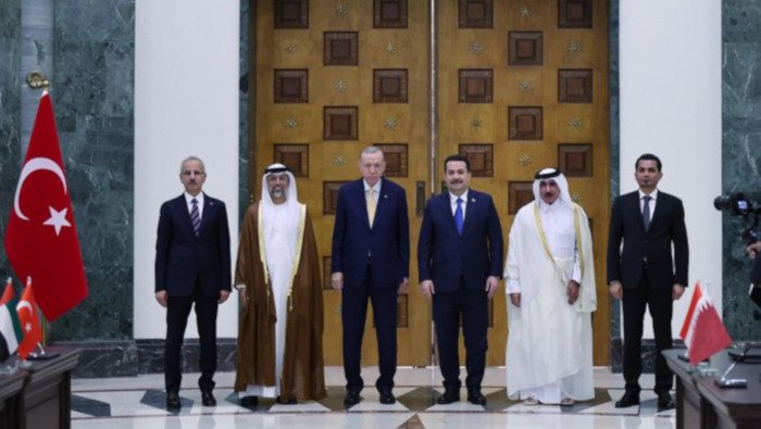 Türkiye, Irak junto con Qatar y EAU firmaron un memorando de entendimiento en Bagdad para el Proyecto de Desarrollo de Carreteras.