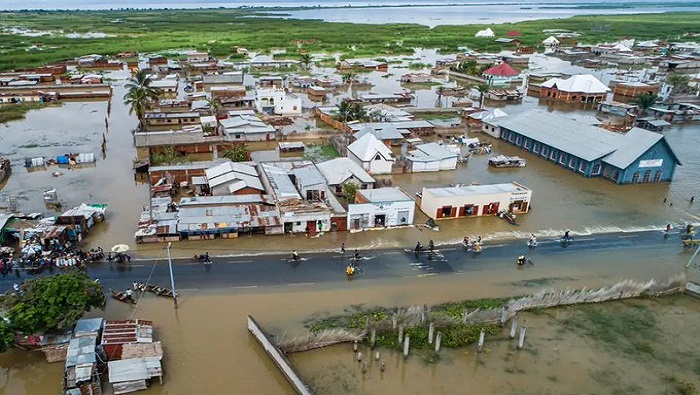 La ONU estima que, desde septiembre, más de 200.000 personas han sido desplazadas por las inundaciones provocadas por el fenómeno climático de El Niño.