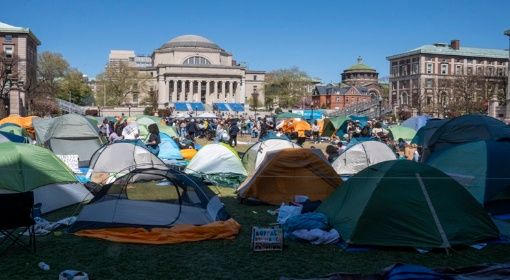 Las protestas comenzaron la semana pasada en el campus de la Universidad de Columbia, una de las facultades más prestigiosas en Estados Unidos, donde los estudiantes instalaron un campamento a favor de Palestina.