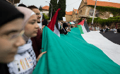 Los protestantes se unen al reclamo de otras universidades del mundo que reclaman el fin del financiamiento a Israel.