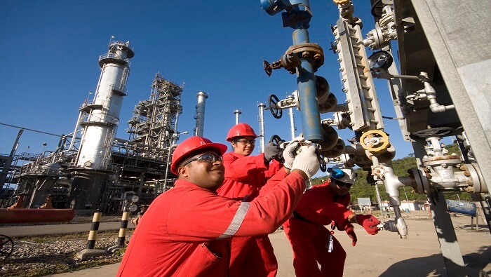 En total, la industria petrolera por sí sola sustenta alrededor de 70 millones de empleos en todo el mundo.