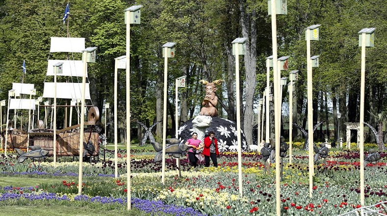 La idea de un festival de flores del período primaveral surgió gracias a la cooperación de los más conocidos cultivadores y criadores de flores de primavera holandeses”.