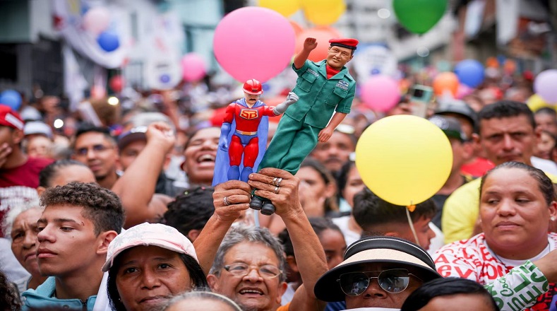 El 6 de mayo la parroquia Coche, en Caracas, las personas también se movilizaron contra el bloqueo económico, en apoyo al presidente Nicolás Maduro y en homenaje al Comandante Hugo Chávez y su legado.