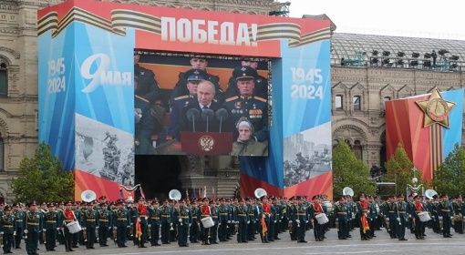 Durante la ceremonia, Vladimir Putin felicitó a los participantes y significó la fecha como la más importante en la historia de Rusia.