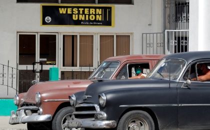 Los clientes no pueden usar sus cuentas bancarias o tarjetas de débito de Moneda Libremente Convertible (MLC) para transferir dinero en Cuba.