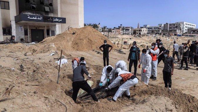 Mass grave found outside the Al-Shifa Hospital after the Israeli attacks.