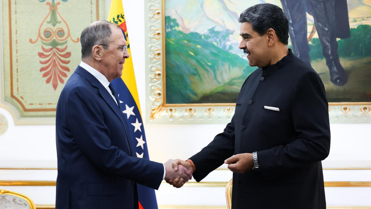 Sergei Lavrov during his last official visit to Venezuela being received by President Nicolás Maduro.