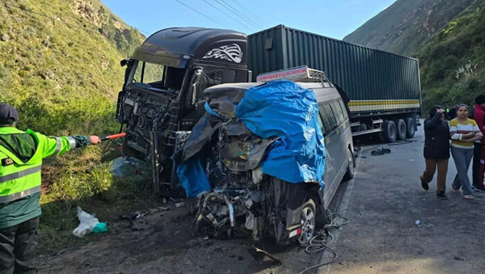 La Fiscalía Provincial Mixta de Huariaca informó que los fallecidos viajaban en una 'combi' que se dirigía de la localidad de Pasco a Huánuco.