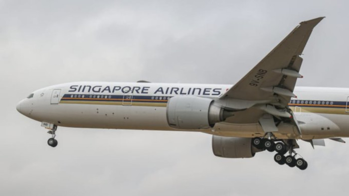 El Boeing 777-300ER, con un total de 211 pasajeros y 18 miembros de la tripulación a bordo, aterrizó en Bangkok a las 15H45 horas (08H45 GMT).