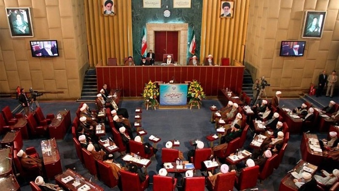 El líder de la Revolución Islámica de Irán, Sayyed Ali Khamenei, afirmó que este órgano es la manifestación de la democracia islámica.
