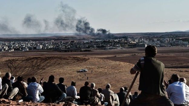 People watching from the hills around Kobane. (Photo: AFP)