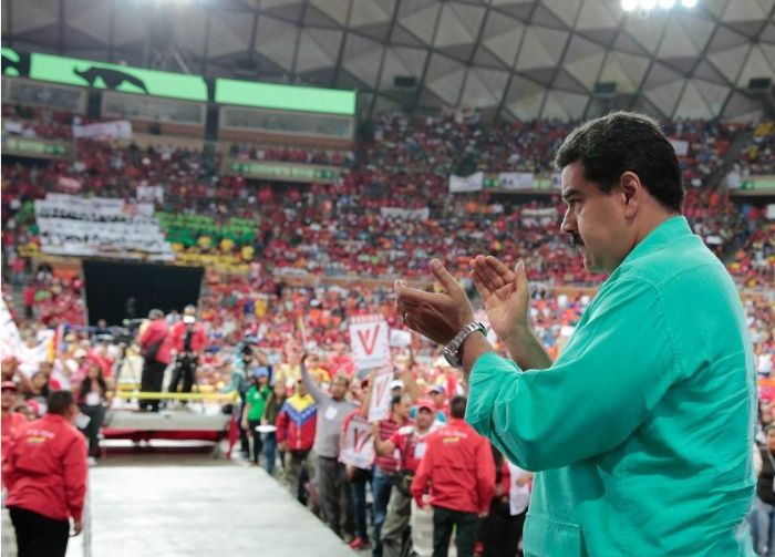 El presidente Nicolás Maduro anunció que movimientos sociales demandarán jurídicamente a la oposición por utilizar sus firmas.