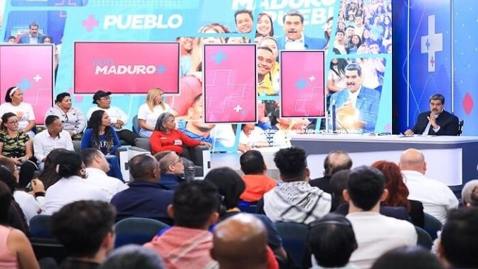 Sobre el referéndum y la consulta popular en Ecuador, el mandatario felicitó a la población por rechazar dos preguntas que implicaban la soberanía de la nación suramericana.