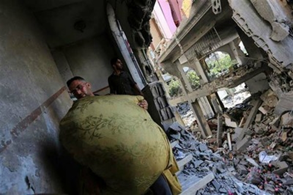Bombardeos destruyen comunidades de Gaza.