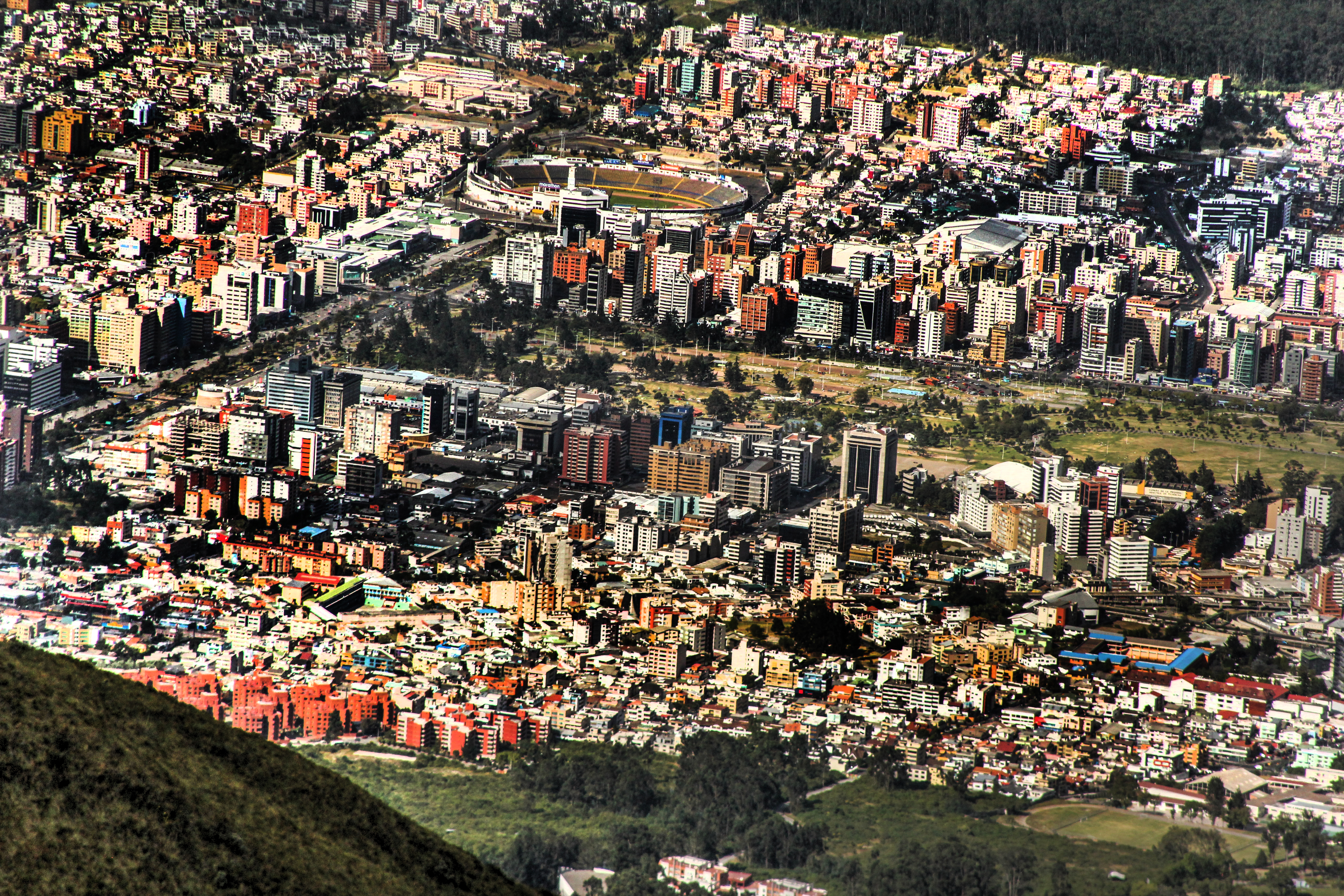 Desde Cruz Loma, se observa la ciudad de Quito.