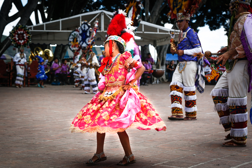 Los conquistadores españoles mencionan en sus crónicas que la primera vez que una versión intercultural de este baile se llevó a cabo fue en Cuilapan, Oaxaca. 