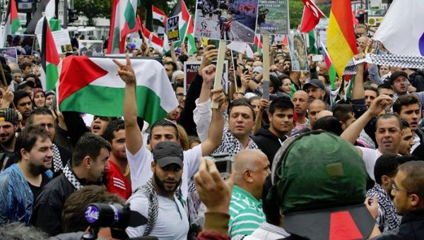 En Alemania decenas de personas protestan contra bombardeos de Israel en Gaza.  (Foto: Reuters)
