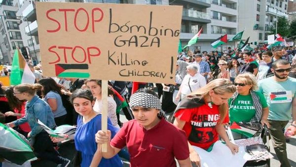 Mujeres y niños rechazan la violencia contra Gaza (EFE)