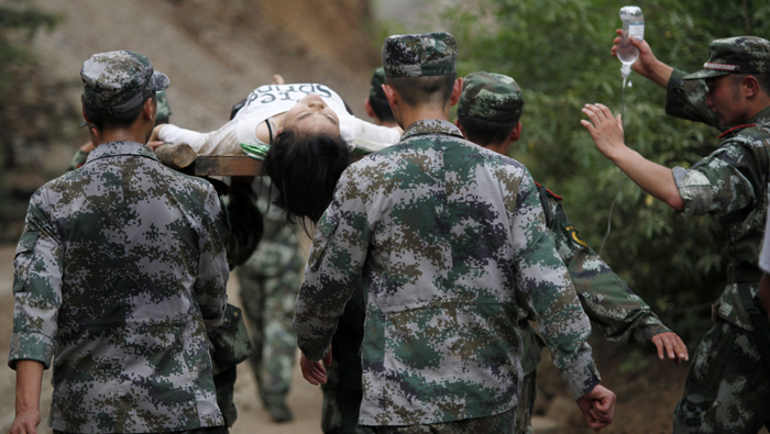 Se eleva a 367 los fallecidos por el terremoto de este domingo en China.