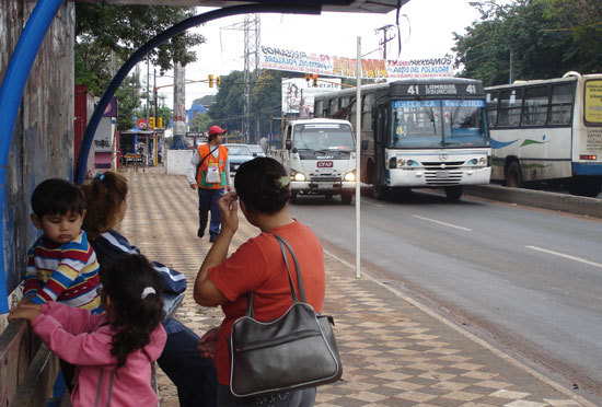 Paraguay: Pasajeros de transporte urbano convocan huelga