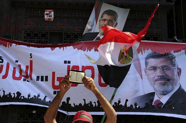 Mursi se encuentra detenido en un paradero secreto, sin cargos y su familia no tiene noticias de él. (Foto: EFE)