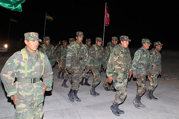 Instan a militares bolivianos a comprometerse con el país (Foto: Archivo)