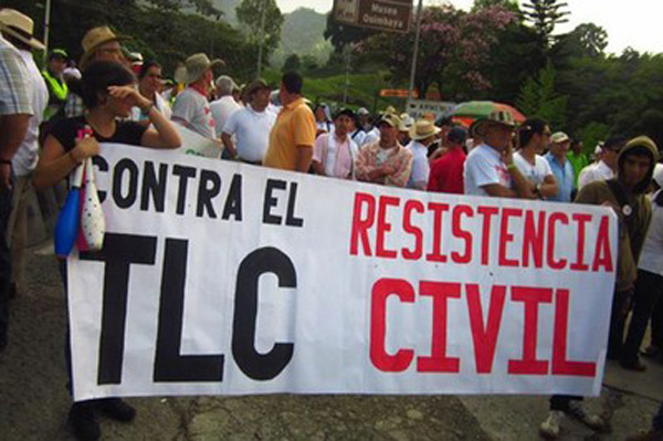 Diversos sectores protestan en contra de las políticas neoliberales de Juan Manuel Santos y exigen reivindicaciones. (foto: Archivo)
