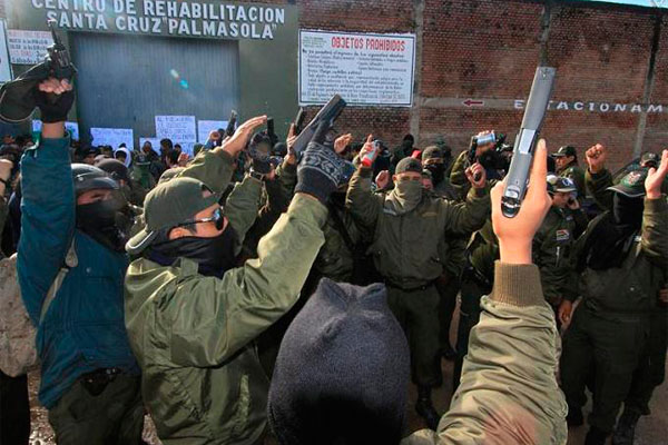 Enfrentamiento entre reos por control de la cárcel de Palmasola dejó 15 muertos y 60 heridos (Foto: Archivo)