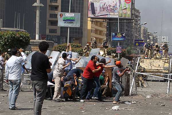 Fuerzas militares de Egipto se mantienen oprimiendo a la población seguidora del presidente depuesto Mohamed Mursi(Foto: Archivo)