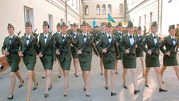 Muchas mujeres solicitan el reclutamiento voluntario. (Foto: RT)