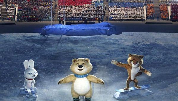 Las mascotas de los Juegos durante la gala de inauguración en el estadio olímpico de Fisht. (Foto: EFE)