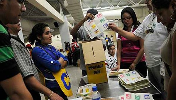 Unos 4 millones de electores acudirán a las urnas este domingo en El Salvador, para elegir al sucesor de Funes. (Foto: Archivo)