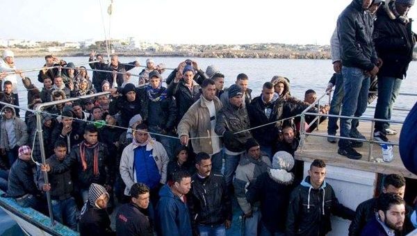 Miles de personas provenientes del Medio y Lejano Oriente, han arriesgado sus vidas cruzando el mar Mediterráneo por llegar a Italia. (Foto: EFE).