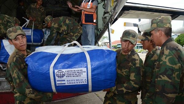 En las próximas horas el Barco Hospital de la Armada Boliviana trasladará alrededor de 15 toneladas de alimentos y víveres a la comunidad de Beni. (Foto: ABI)