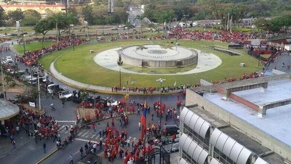 Desde tempranas horas de la mañana los trabajadores se congregaron la Plaza Venezuela (Caracas). (Foto: @canaldenoticias)