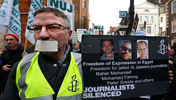 Los profesionales de la comunicación son acusados por apoyar presuntamente las acciones promovidas por la Hermandad Musulmana en Egipto. (Foto: AP)