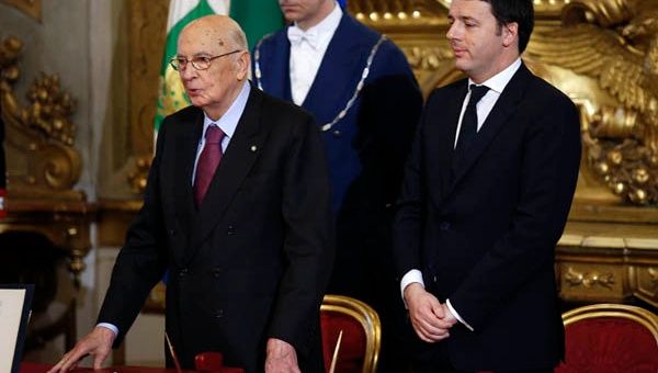 Durante la juramentación, Renzi estuvo acompañado por el presidente de Italia, Giorgio Napolitano. (Foto: Reuters)