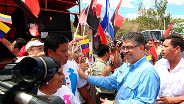 El canciller venezolano, Elías Jaua agradeció el apoyo de los jóvenes sandinistas. (Foto: 19 Digital)