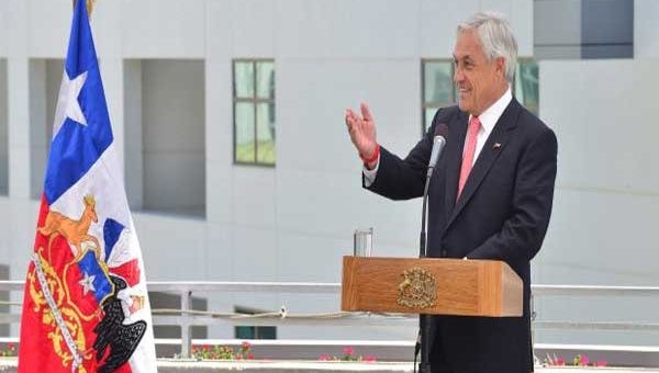 Piñera indicó que se logró concretar el 97 por ciento de las reconstrucciones pese a la situación económica de Chile; donde se priorizó la recuperación del sector de la salud y educación (Foto: radiouchile)