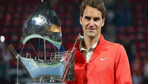 Es la sexta oportunidad que Federer gana en Dubai; éste es el título número 78 de su carrera profesional, que lo deja en la tercer casilla histórica de más ganadores (Foto: EFE)