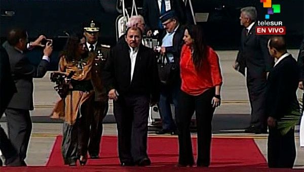El presidente de Nicaragua, Daniel Ortega, llegó a Venezuela este miércoles acompañado de su esposa, Rosario Murillo. (Foto: teleSUR)