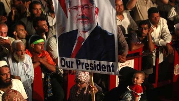 Cada viernes los seguidores de Mursi se congregan en varias ciudades egipcias para manifestar su descontento con el gobierno interino; que envía fuerzas policiales a reprimir esas manifestaciones (Foto: Archivo)