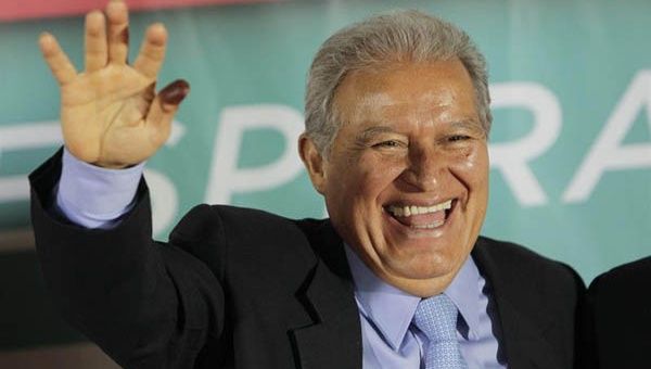 Mujica ofreció su colaboración a Salvador Sánchez Cerén y le expresó su confianza. (Foto: EFE)