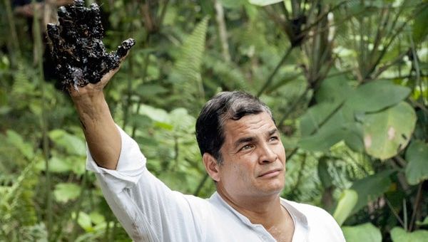 Presidente Rafael Correa mostró al mundo la "mano negra de Chevron" (Foto: Andes)