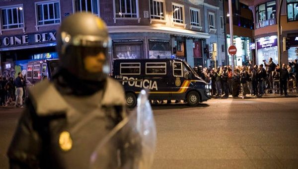 A los detenidos les imputaron cargos como resistencia a la autoridad, desorden público y atentado contra agentes de seguridad. (Foto: Teinteresa.es)