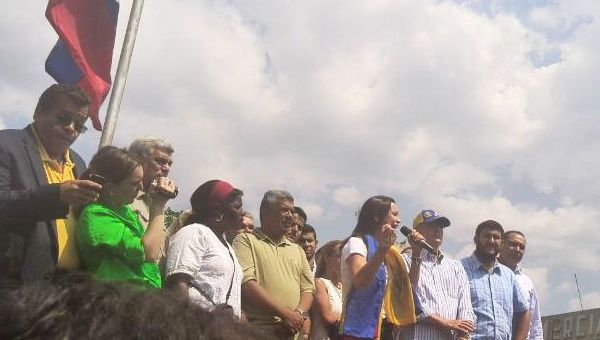 La exparlamentaria participó en una concentración de apoyo a su llegada a Caracas. (Foto: teleSUR)
