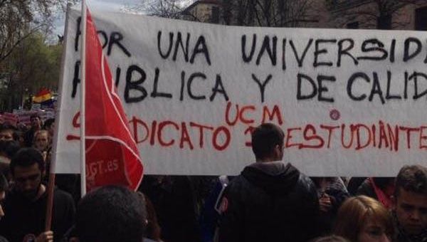  "Obreros y estudiantes, unidos y adelante. Que viva la lucha de la clase obrera", se oye en la protesta estudiantil. (Foto: @HsalasteleSUR)